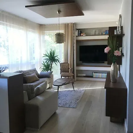 Apartament C.r Jakobsoni *